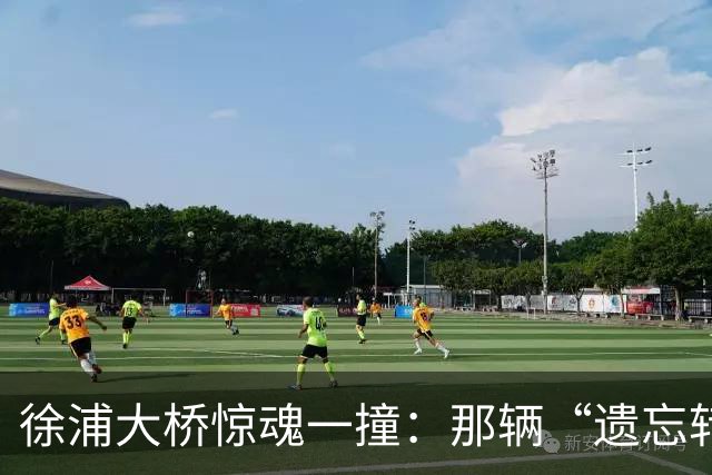 徐浦大桥惊魂一撞：那辆“遗忘转向灯”的白车